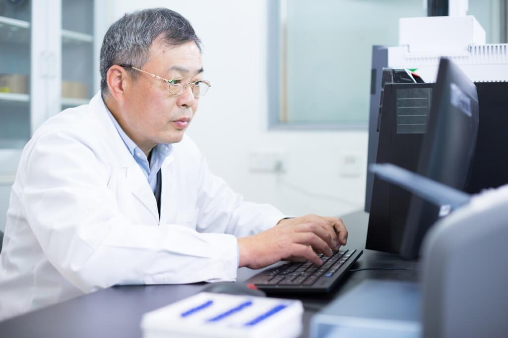 asian-old-man-analysises-experimental-data-in-lab-picture-id513114596